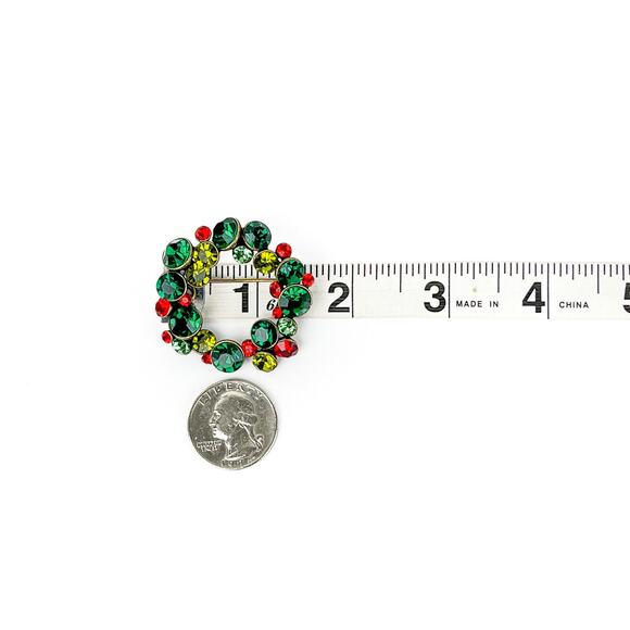Brooch Holiday Green Red Rhinestones Faceted Bright Sparkle Wreath Pin Gold Tone - Picture 6 of 6
